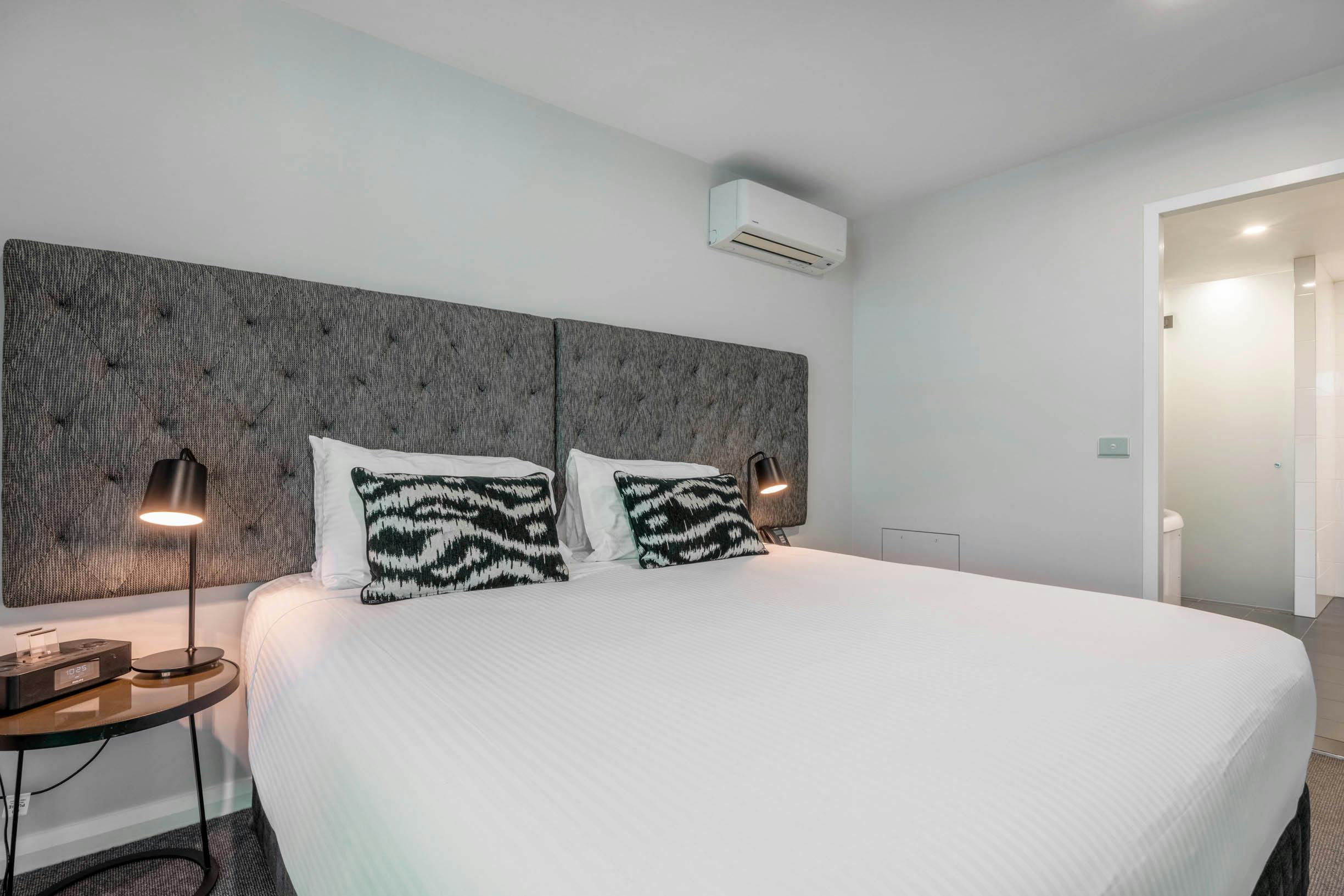 2 AVENUE ROOM WEB