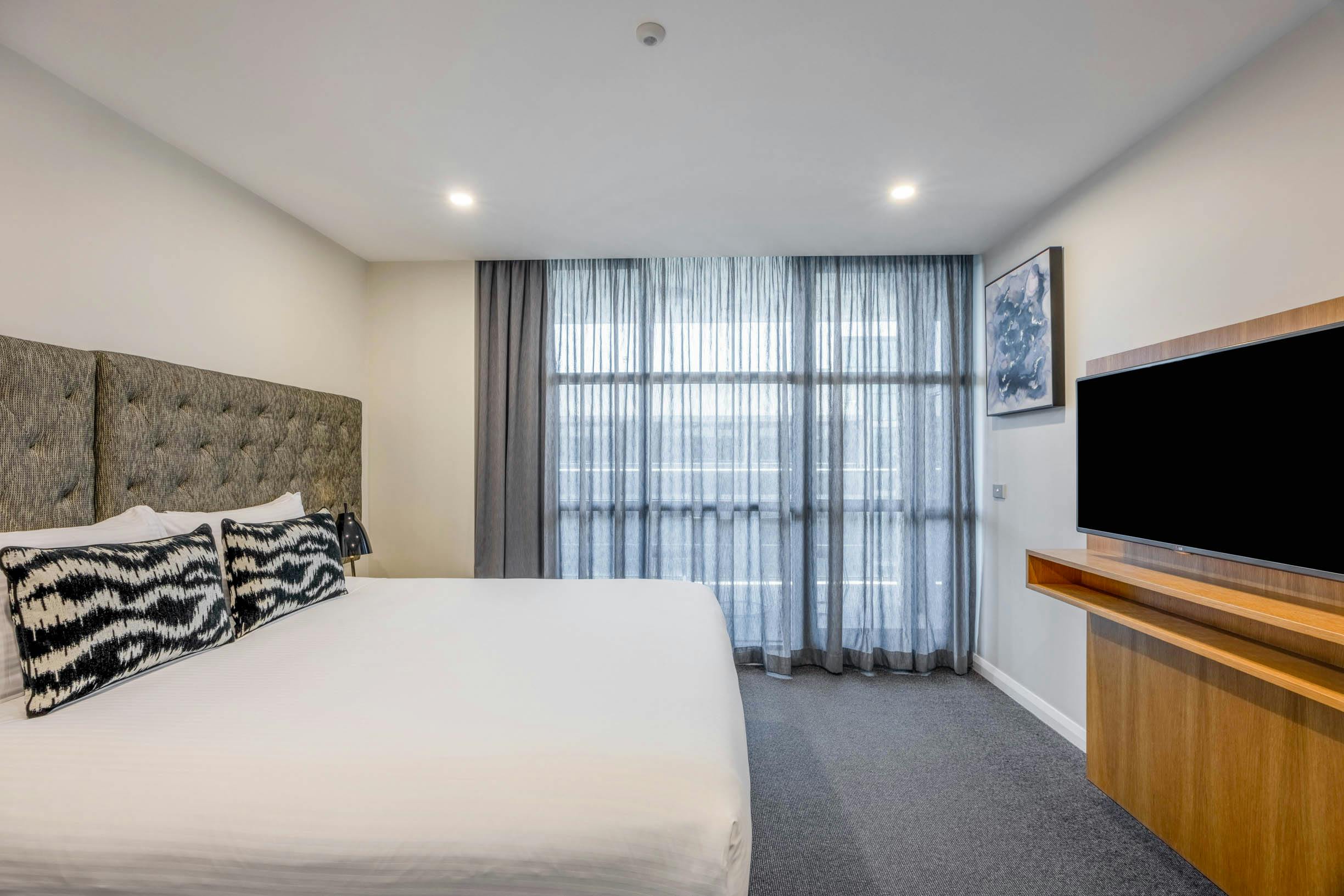 Avenue Hotel room