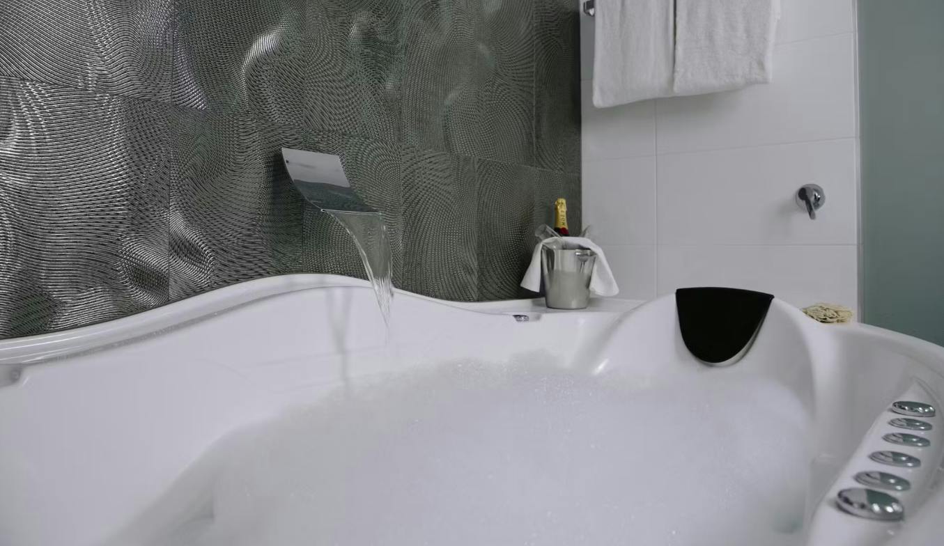 avenue spa suite cropped